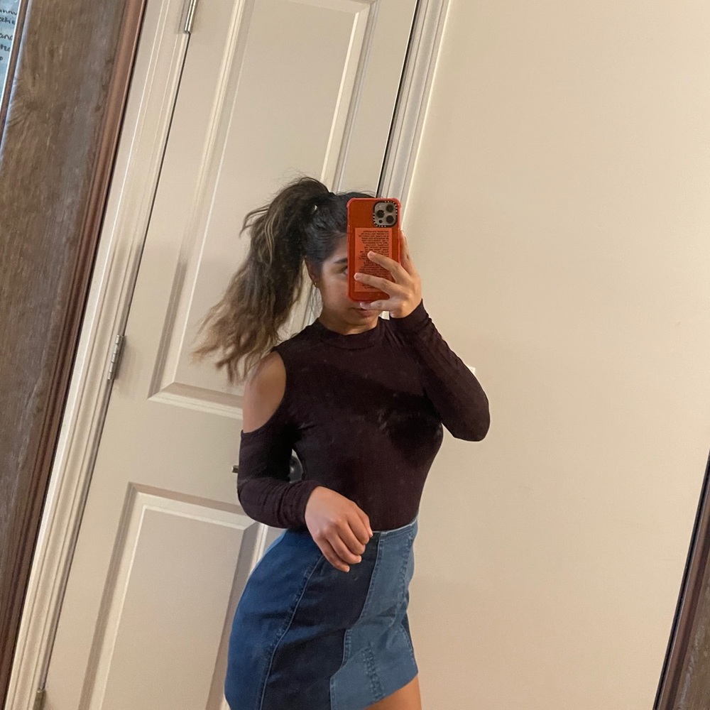 Cute Long Sleeve Top Exposed Shoulders